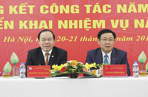 Phó Thủ tưởng Vương Đình Huệ và Chủ tịch Liên minh HTX Việt Nam Nguyễn Ngọc Bảo 